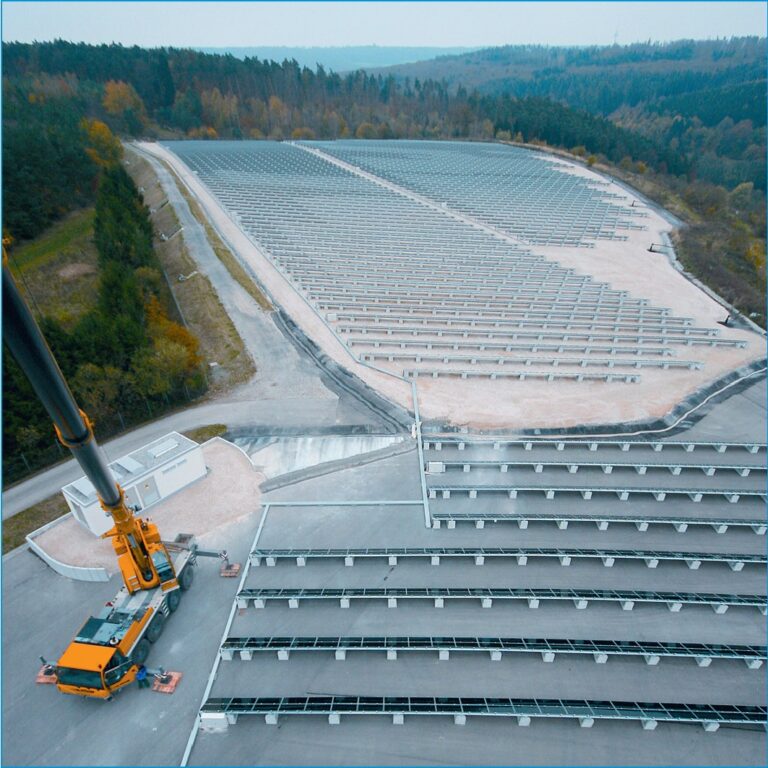 Blick auf das Solarkraftwerk der Deponie Ramsklinge, Filderstadt