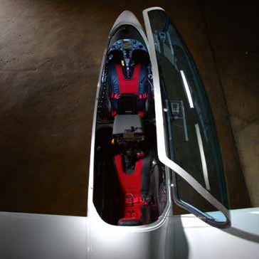 Das neue Cockpit des Arcus im Carbon-Competition-Design